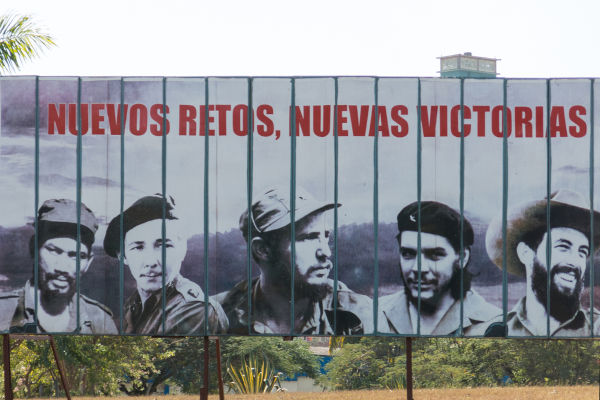Propaganda em Cuba valorizando os grandes nomes da Revolução Cubana. Raúl Castro é o segundo da esquerda para a direita.[2]