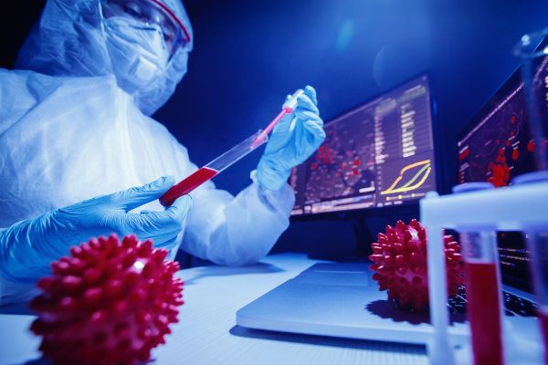 Cientista no laboratório em referência às armas biológicas.