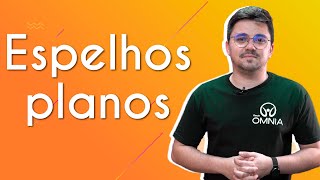 Professor ao lado do texto"Espelhos planos".