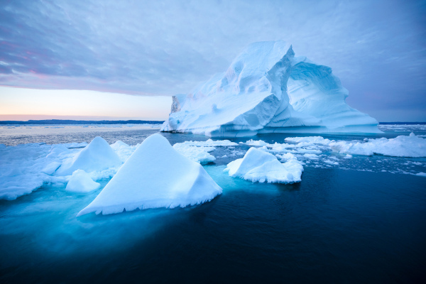Icebergs na região do Ártico