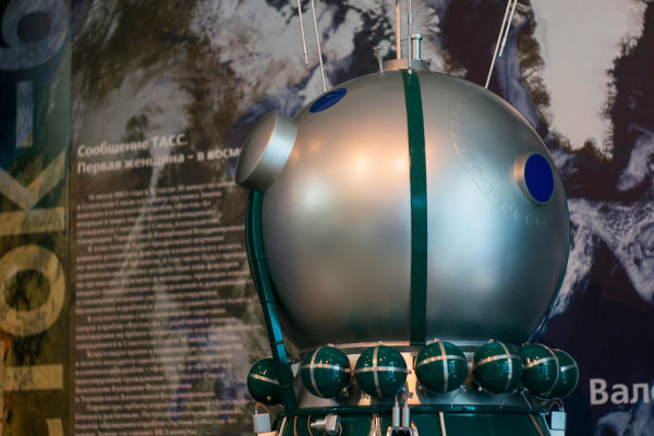 Réplica da cápsula da Vostok 6, a espaçonave que levou Valentina Tereshkova para o espaço.
