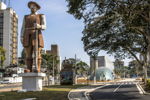 Estátua em homenagem ao bandeirante Borba Gato na cidade paulista de Santo Amaro.[1]