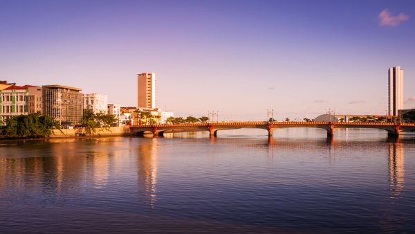 Foto da ponte Maurício de Nassau em Recife, Pernambuco.