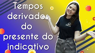 Professora ao lado do texto"Tempos derivados do presente do indicativo".