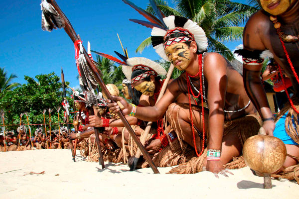O marco temporal defende a tese de que os povos indígenas só têm direito às terras que eles já ocupavam em 1988.[1]