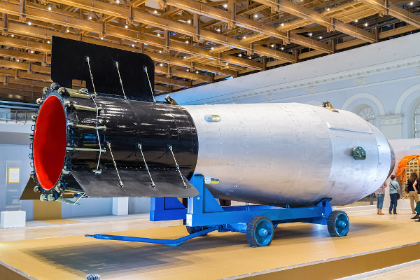 Réplica exposta da Tsar Bomb, a mais destrutiva arma nuclear já produzida.