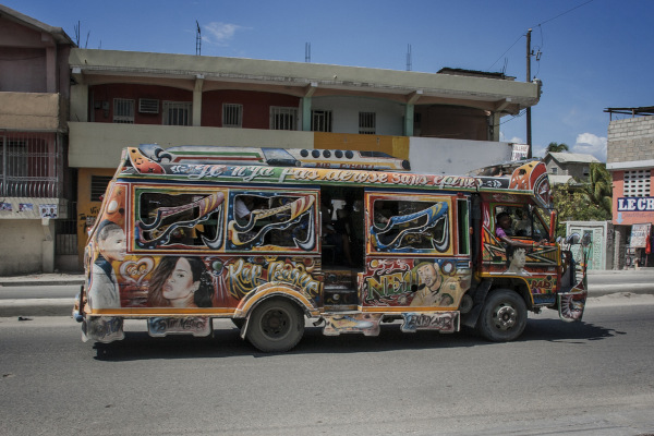 Tap-tap, forma de transporte público coletivo no Haiti.