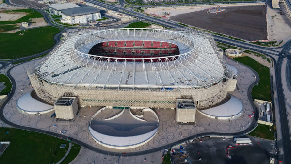 Vista aérea do estádio Ahmad bin Ali, preparado para os jogos até as quartas de final da Copa do Catar
