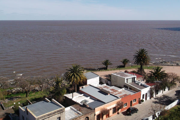 Vista da margem da Colônia do Sacramento