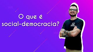 Professor ao lado do texto"O que é social-democracia?".