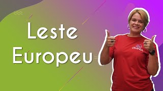 Escrito"Leste Europeu" ao lado da professora