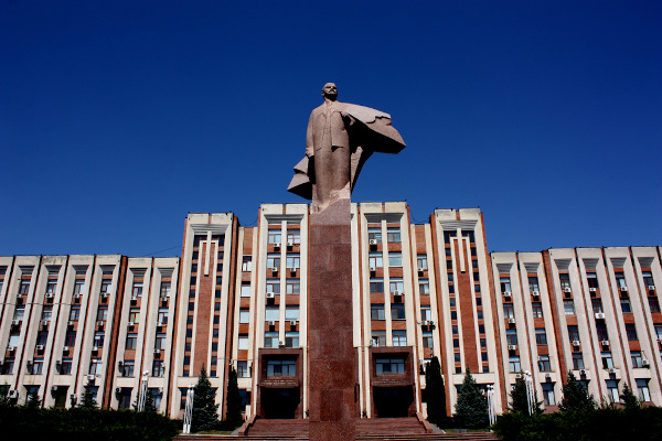 Edifício na cidade de Tiraspol, considerada capital da Transnístria. 