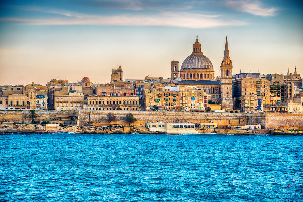 Vista do Porto de Marsans em Valeta, capital e maior cidade de Malta.