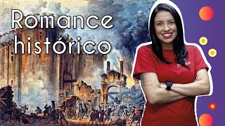 Professora ao lado do texto"Romance histórico" e representação de um prédio pegando fogo.