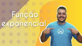 "Função exponencial" escrito sobre fundo amarelo e ao lado há a imagem do professor