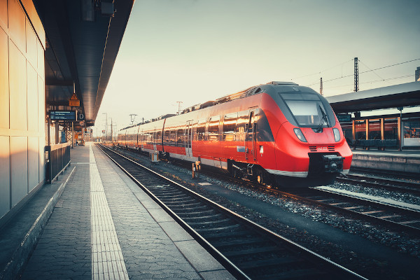 Trem chegando à estação