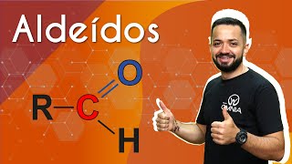 Professor ao lado do escrito "Aldeídos".
