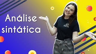 Professora ao lado do texto"Análise sintática".