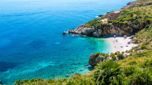 Reserva natural do Zíngaro, na Itália, região de ocorrência do clima mediterrâneo.