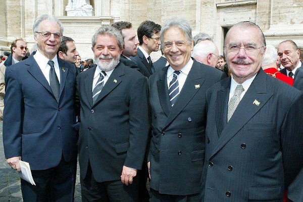 Os ex-presidentes brasileiros Itamar Franco, Luiz Inácio Lula da Silva, Fernando Henrique Cardoso e José Sarney.