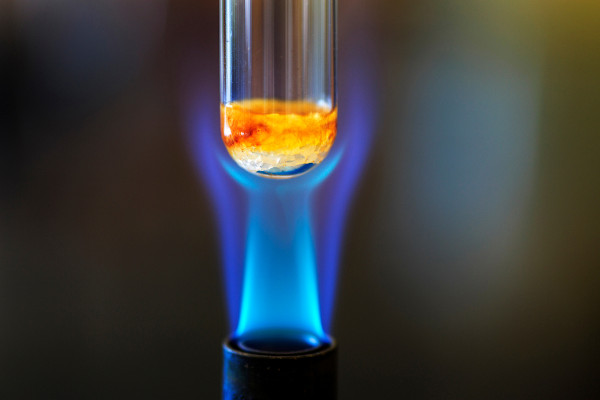 Reação de combustão, um exemplo de transformação química.