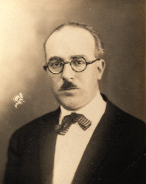  Retrato de Fernando Pessoa, um importante autor português que criou vários heterônimos.