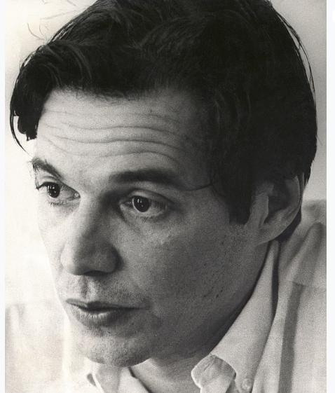 Retrato de Tom Jobim em sua juventude, um dos grandes nomes da Bossa Nova.