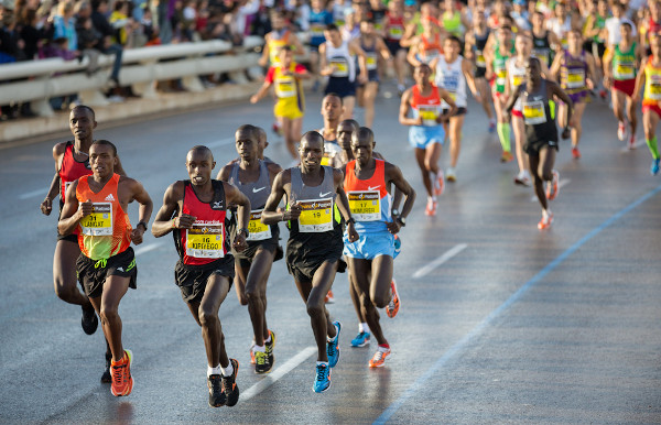 Corredores em prova de maratona.
