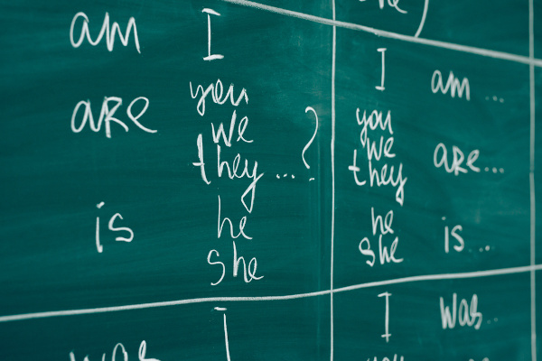 Quadro com conjugações do verbo “to be”.