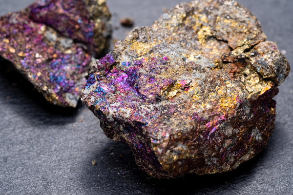 Amostra de calcopirita, um dos principais minerais de cobre.