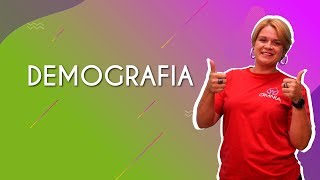 Professora ao lado do texto"Demografia".