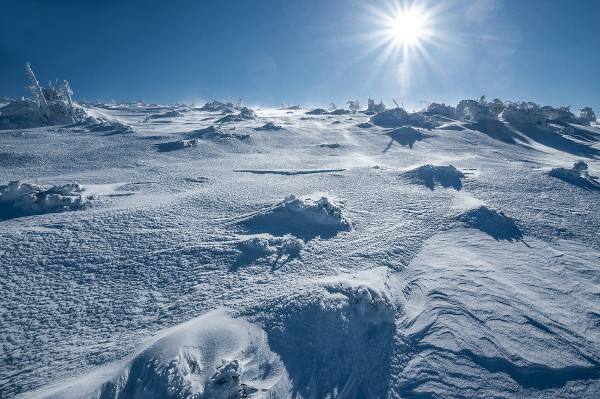 Paisagem de gelo da Antártida (ou Antártica), o continente que é o maior deserto do mundo.