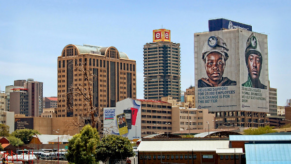 Cidade de Joanesburgo, uma das cidades centrais na economia da África do Sul.