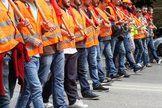 Imagem de trabalhadores em greve.