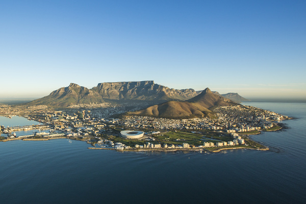 Montanha da Mesa, cujas características integram os aspectos naturais da África do Sul.