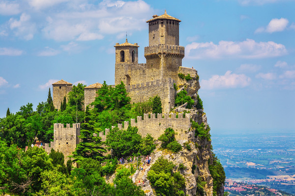 Fortaleza Rocca della Guaita no alto do Monte Titano, em San Marino.