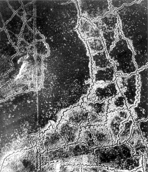  Mapa da Guerra de Trincheiras mostra as trincheiras alemãs (à esquerda) e britânicas (à direita) em Artois, França.