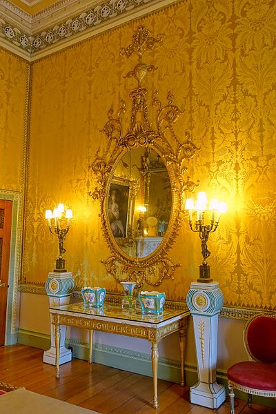 Espelho de Thomas Chippendale (1770), uma obra do rococó.
