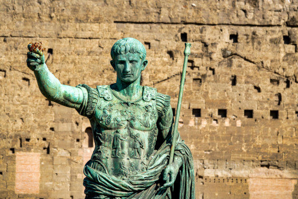 Estatua de Otávio Augusto, primeiro imperador romano e membro do Segundo Triunvirato.