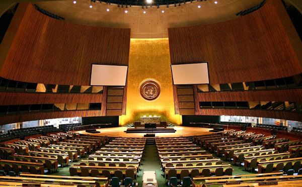 Sala de conferências de um dos órgãos da ONU, instituição cuja criação é uma das consequências da Segunda Guerra Mundial.