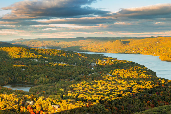 Vale do Rio Hudson, um importante ponto turístico de Nova York, um dos 50 estados dos Estados Unidos.