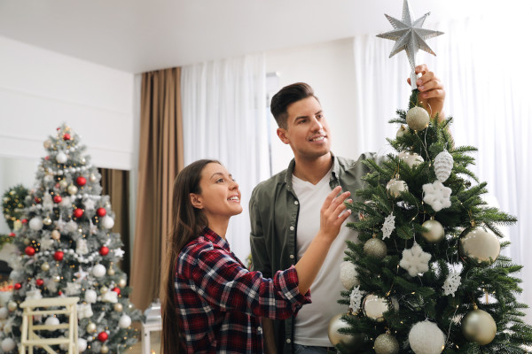 A Estrela de Belém aparece no topo das Árvores de Natal.