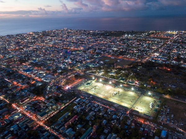 Vista superior de Georgetown, capital da Guiana, país cuja história é marcada pelas colonizações holandesa e britânica.