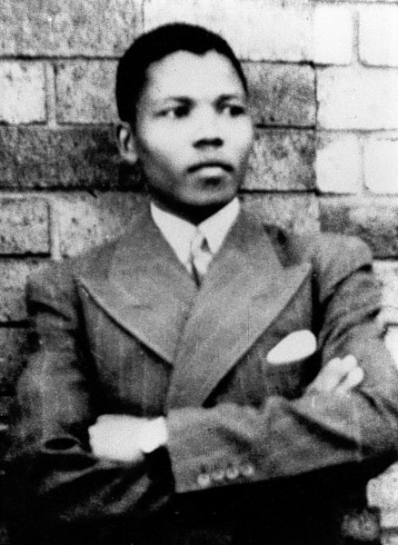 Retrato de Nelson Mandela aos 19 anos.