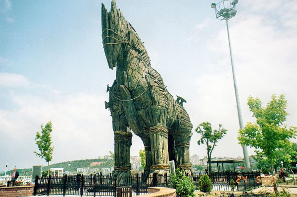 Representação do Cavalo Troia, que deu vitória aos gregos na Guerra de Troia, um dos acontecimentos do Período Homérico. 