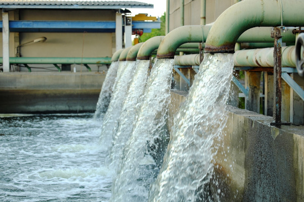 Águas de esgoto industrial.