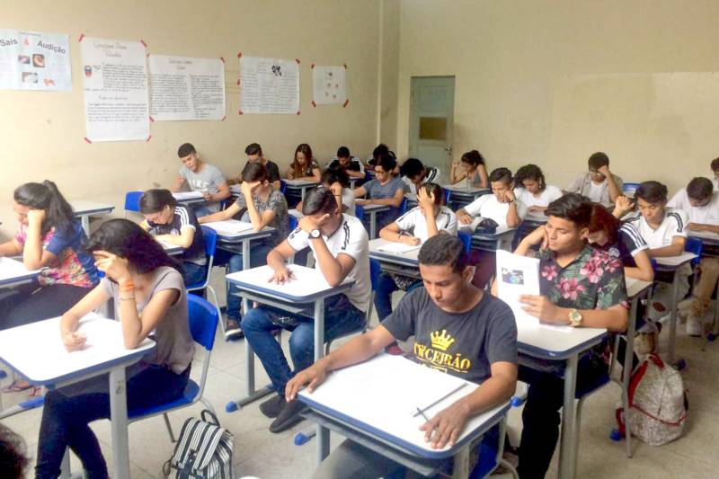 Sala de aplicação das provas do Encceja 