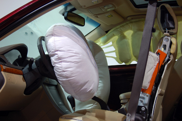  Airbags inflados, uma alusão à cinética química, uma das principais áreas da Físico-Química.