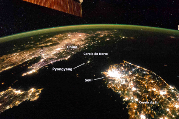  Imagem de satélite da Nasa de região que abarca China, Coreia do Norte e Coreia do Sul.