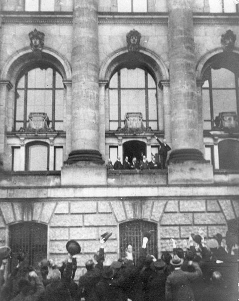 Anúncio da proclamação da República de Weimar.